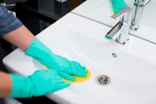 Local Greenwich deep cleaning team working in a flat