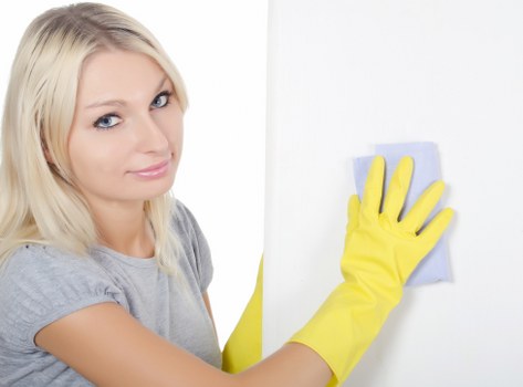 Bathroom deep cleaning during a Greenwich move out clean